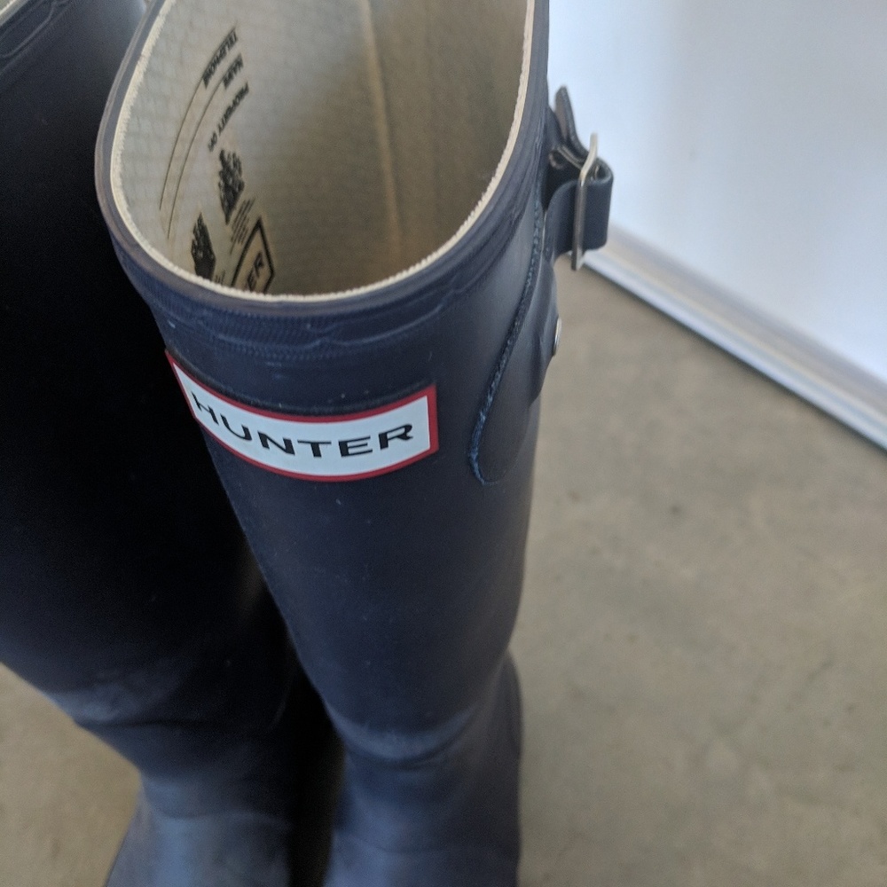 Purple HUNTER rain boots, size 6